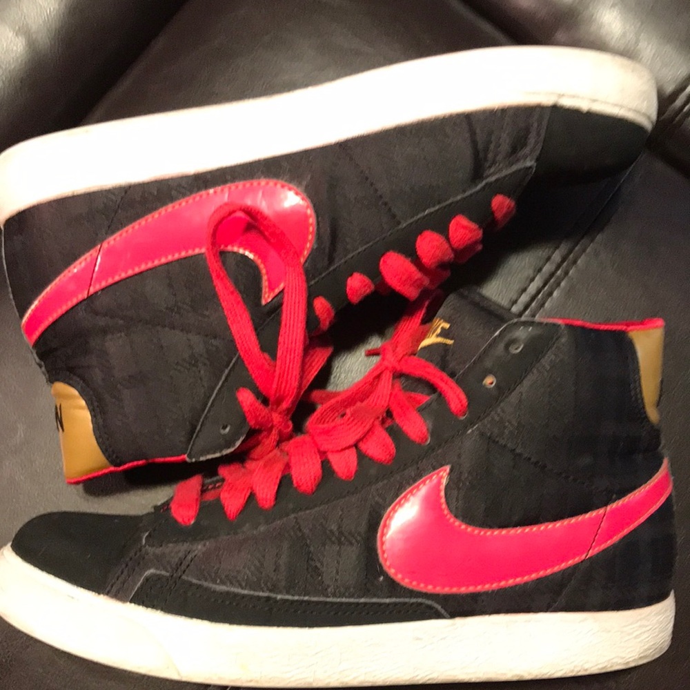 Size 5y Nike blazer mid high sneakers